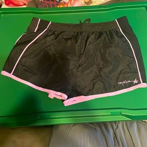 Raya Sun black and pink shorts